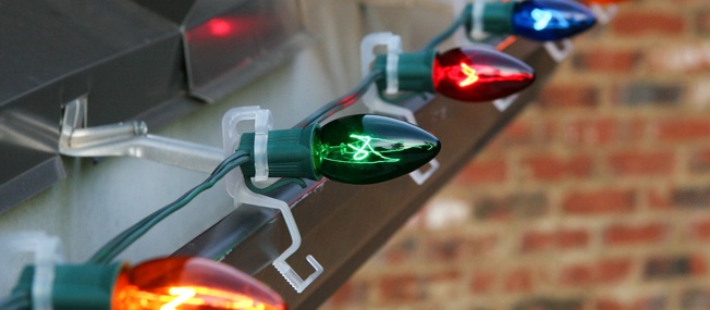 how to hang christmas lights on gutters how to hang christmas lights on gutters