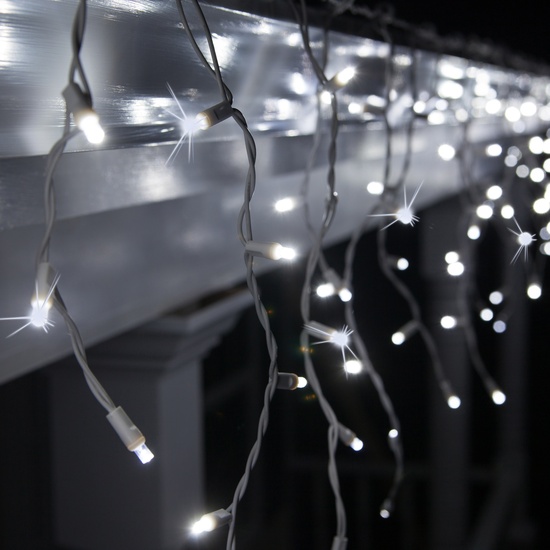 70 5mm Cool White Twinkle LED Icicle Lights