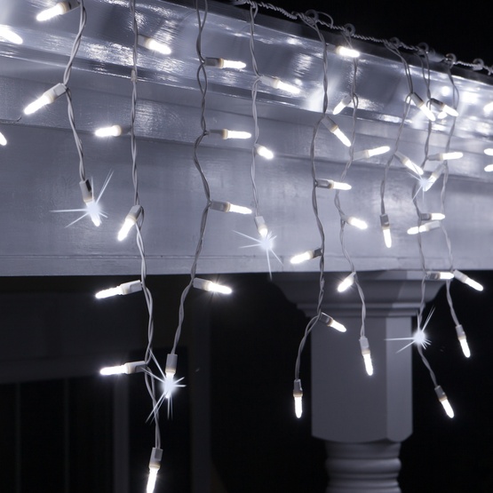 70 M5 Cool White Twinkle LED Icicle Lights