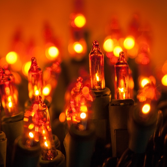 35 Amber / Orange Lights, 4" Spacing, Green Wire